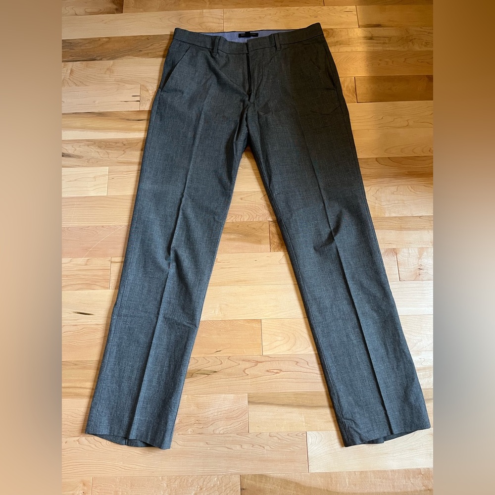 Banana Republic men’s straight fit dress pants. Black/grey patterned. 33x33